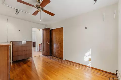 Bedroom - 132 E 238th St, New York, NY 10470 photo 2 of 8