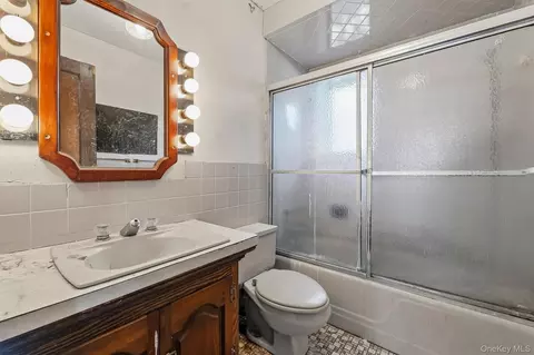 Bath - 132 E 238th St, New York, NY 10470 photo 2 of 3