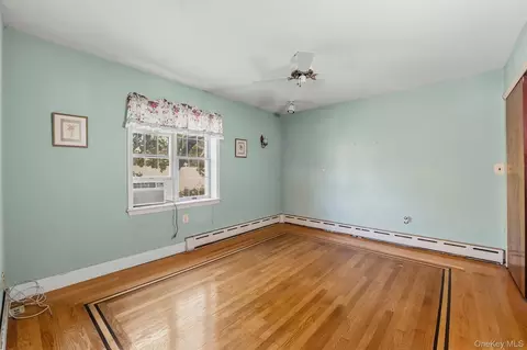 Bedroom - 132 E 238th St, New York, NY 10470 photo 3 of 8