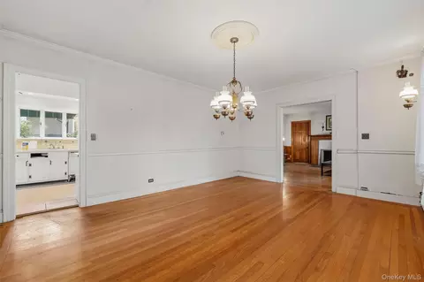 Dining - 132 E 238th St, New York, NY 10470 photo 3 of 3