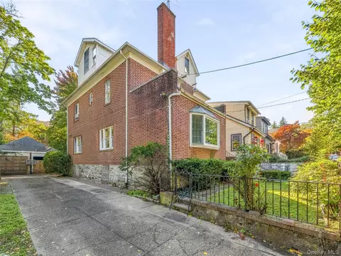 Exterior - 132 E 238th St, New York, NY 10470 photo 2 of 8