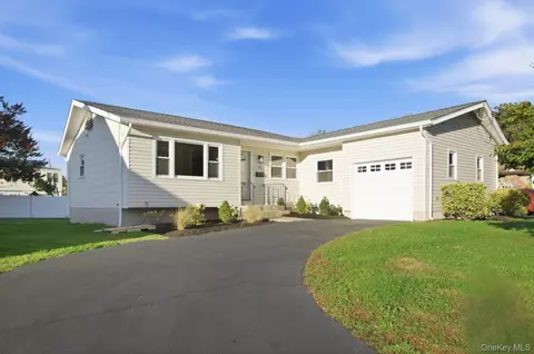 71 Roderick Rd, West Islip, NY 11795