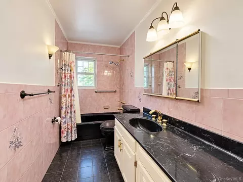 Bath - 2829 Clearview Expy, New York, NY 11360 photo 1 of 3