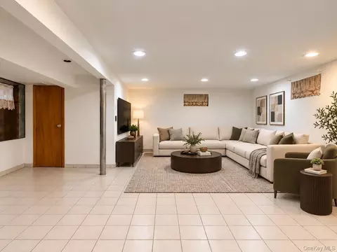 Living - 2829 Clearview Expy, New York, NY 11360 photo 3 of 3