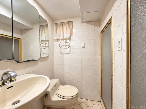 Bath - 2829 Clearview Expy, New York, NY 11360 photo 3 of 3