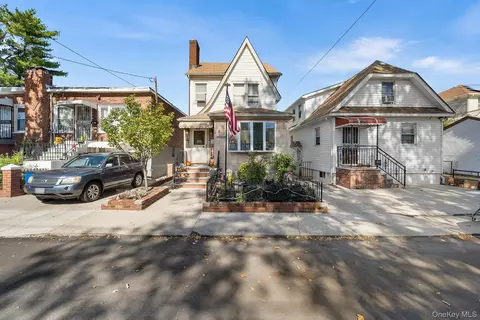 12607 7th Ave, New York, NY 11356