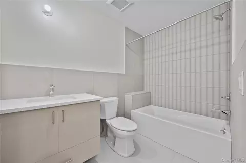 Bath - 7 Dessau Cir, Ramapo, NY 10977 photo 3 of 3