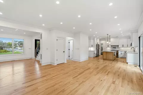 Living - 32 Jerold St, Plainview, NY 11803 photo 6 of 8