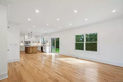 Living - 32 Jerold St, Plainview, NY 11803 photo 5 of 8