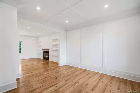 Living - 32 Jerold St, Plainview, NY 11803 photo 3 of 8