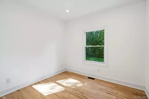 Bedroom - 32 Jerold St, Plainview, NY 11803 photo 1 of 6