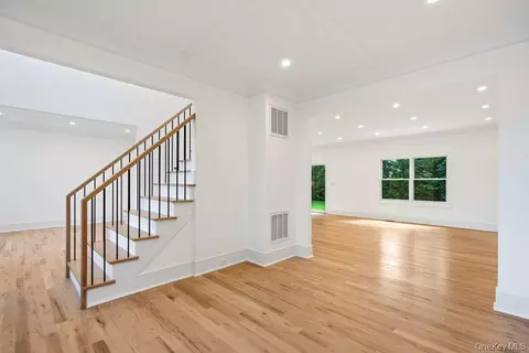 Entry Way - 32 Jerold St, Plainview, NY 11803 photo 3 of 6