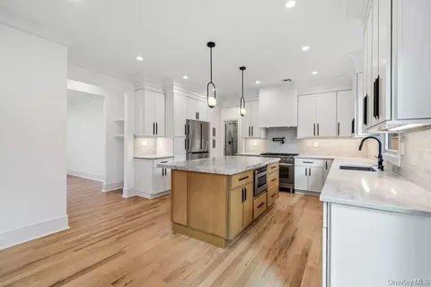 Kitchen - 32 Jerold St, Plainview, NY 11803 photo 1 of 5