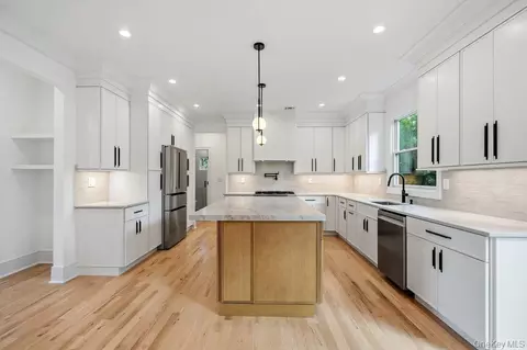 Kitchen - 32 Jerold St, Plainview, NY 11803 photo 2 of 5