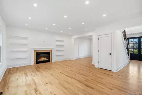 Living - 32 Jerold St, Plainview, NY 11803 photo 8 of 8