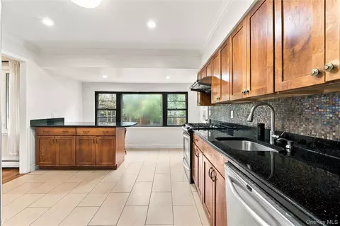 Kitchen - 52 Winthrop Rd, Plainview, NY 11803 photo 1 of 2