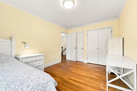 Bedroom - 52 Winthrop Rd, Plainview, NY 11803 photo 4 of 5