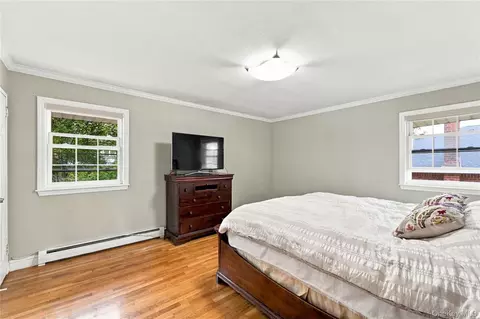 Bedroom - 52 Winthrop Rd, Plainview, NY 11803 photo 5 of 5