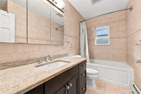 Bath - 52 Winthrop Rd, Plainview, NY 11803 photo 2 of 3