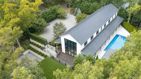 2 Bayview Ave, Shelter Island Heights, NY 11965