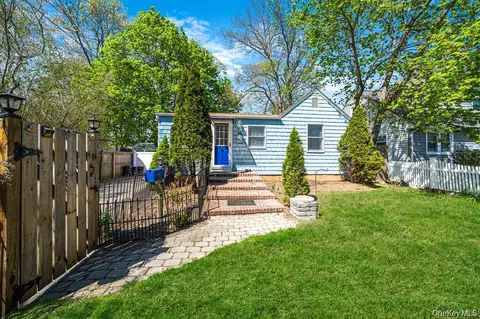 32 Dewey St, Port Jefferson Station, NY 11776