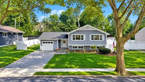 4 Salisbury Dr N, East Northport, NY 11731