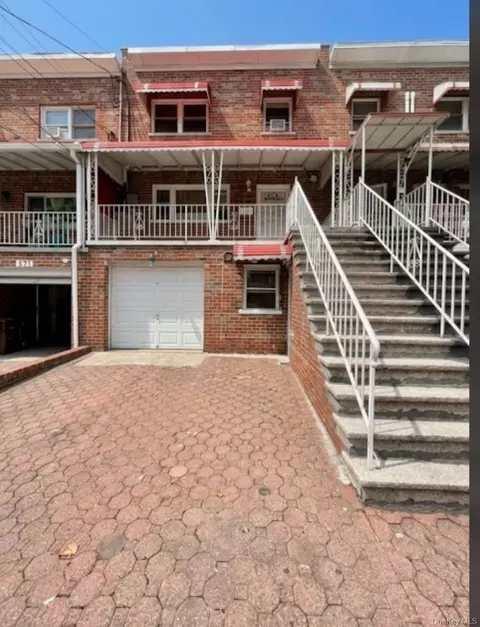 873 E 216th St, New York, NY 10467