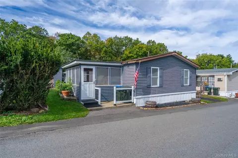 116 King George Dr, New Windsor, NY 12553