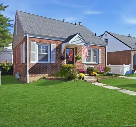 6 Wilton St, North Hempstead, NY 11040