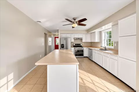 Entry Way - 78 Patmore Ave, Yonkers, NY 10710 photo 2 of 2