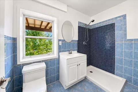 Bath - 78 Patmore Ave, Yonkers, NY 10710 photo 2 of 2