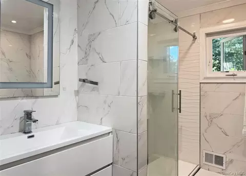 Bath - 6 Adele Blvd, Ramapo, NY 10977 photo 2 of 6
