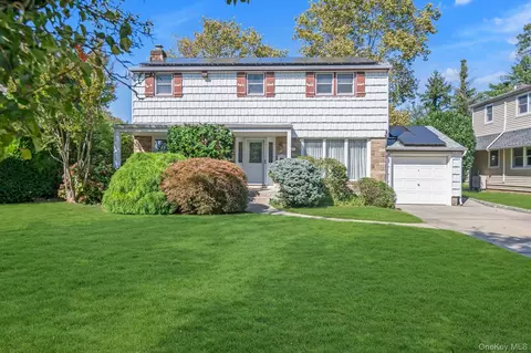 17 Joseph St, North Hempstead, NY 11040