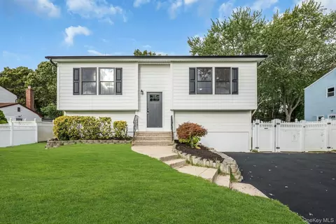 64 Skylark Dr, Holtsville, NY 11742
