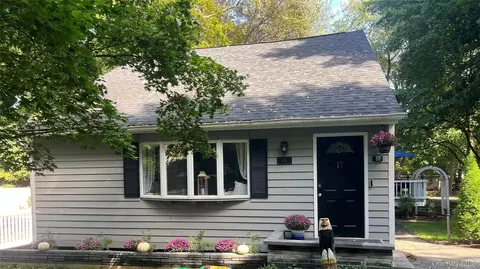 17 Lakelands Ave, Greenwood Lake, NY 10925