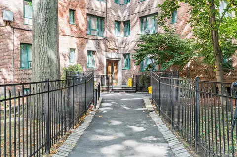 1946 E Tremont Ave #5H, New York, NY 10462