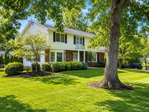 26 Beaumont Dr, Clarkstown, NY 10956