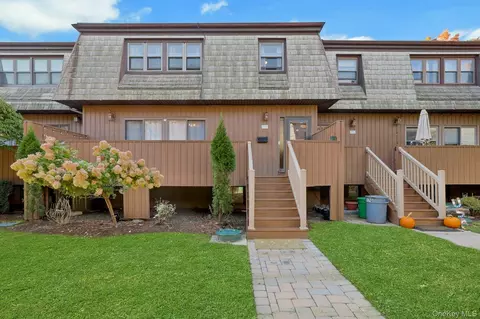 17 Heritage Dr #F, Clarkstown, NY 10956