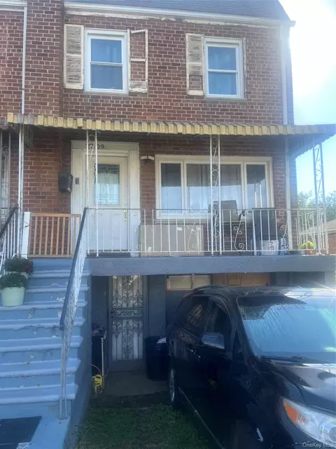11709 232nd St, New York, NY 11411