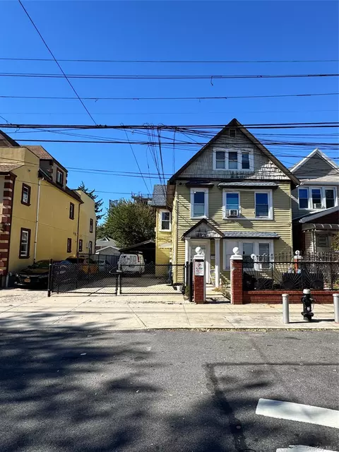 101-30 126th St, South Richmond Hill, NY 11419