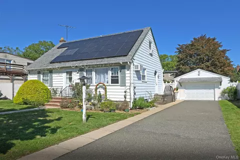 2233 6th St, East Meadow, NY 11554