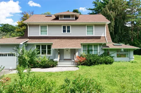 51 Bayview Ave, North Hempstead, NY 11021