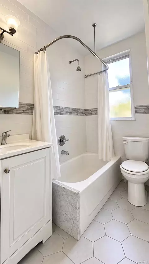 Bath - 141-18 78th Ave #3D, Flushing, NY 11367 photo 1 of 1