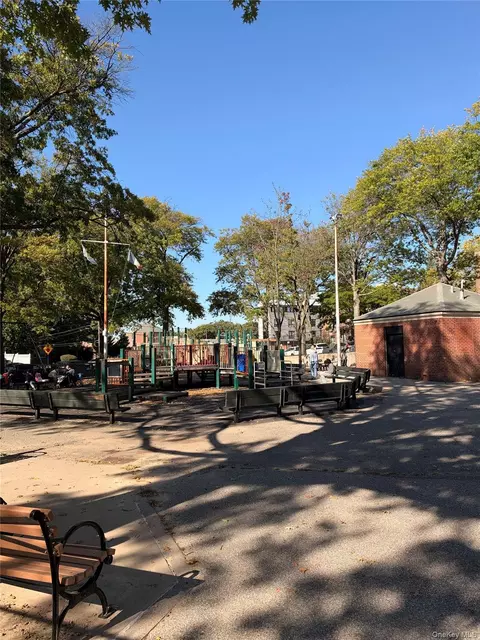 Exterior - 141-18 78th Ave #3D, Flushing, NY 11367 photo 4 of 5