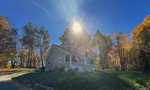 11 Amity Rd, Warwick, NY 10990