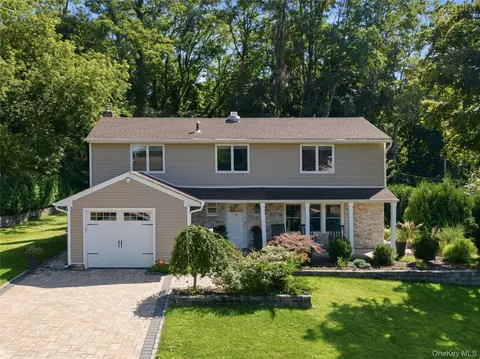 6 Daniel Dr, Glen Cove, NY 11542