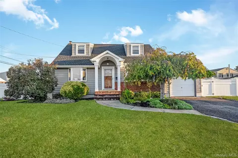 159 Washington St, Farmingdale, NY 11735