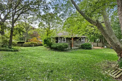 Exterior - 2 Easterly Rd, Hampton Bays, NY 11946 photo 6 of 8