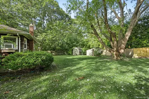 Exterior - 2 Easterly Rd, Hampton Bays, NY 11946 photo 8 of 8