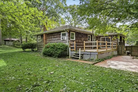 Exterior - 2 Easterly Rd, Hampton Bays, NY 11946 photo 5 of 8